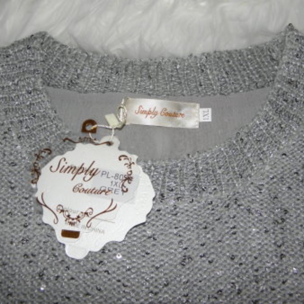Over sized silver gray Top with sequin Detail - Picture 4 of 8